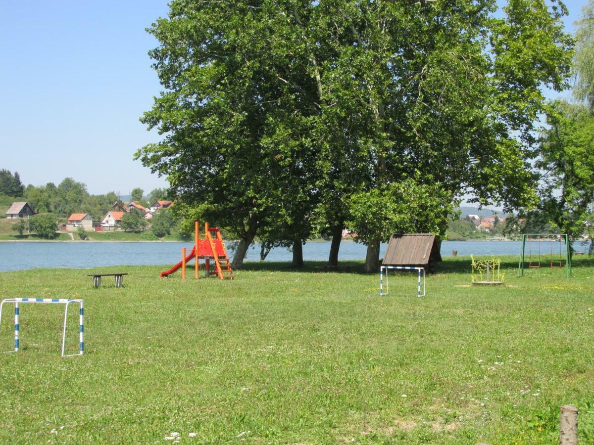 Apartmani Lovro Ogulin Exterior foto