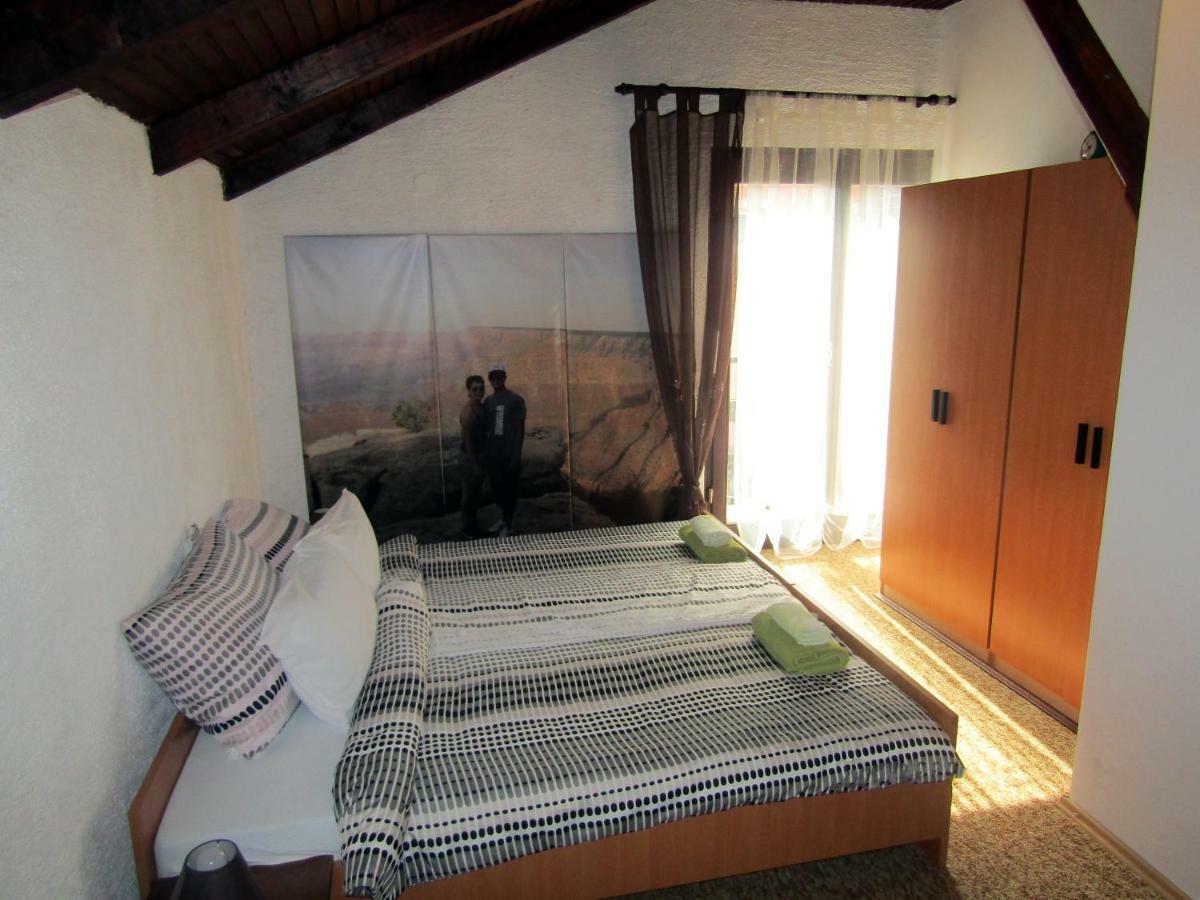 Apartmani Lovro Ogulin Exterior foto